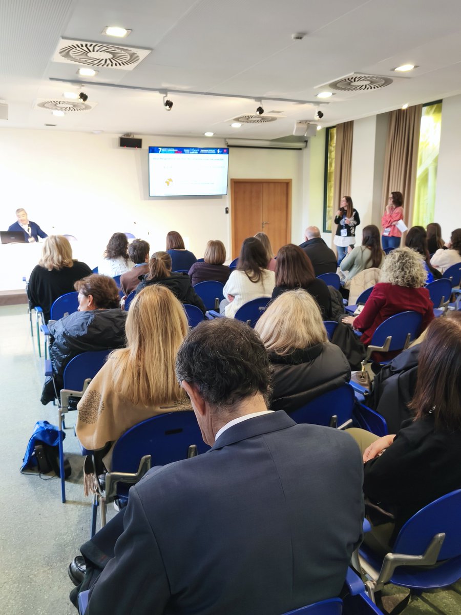 SEMERGENap's tweet photo. 📢 En #SEMERGENSEFAC25, taller sobre nuevas vacunas y comunicación médico-paciente-farmacéutico. Moderado por el Dr. Antonio Fernández, con ponencias de la Dra. Yanira Pereira y la Dra. María Fernández de Prada.
 👉Claves para una mejor inmunización
#Vacunas #AtenciónPrimaria https://t.co/8iuWkBvpl2