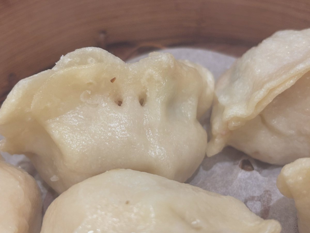 ：你看，百變怪
：（學妹凝結）我現在把明天的餐廳取消
：🥹🥹🥹