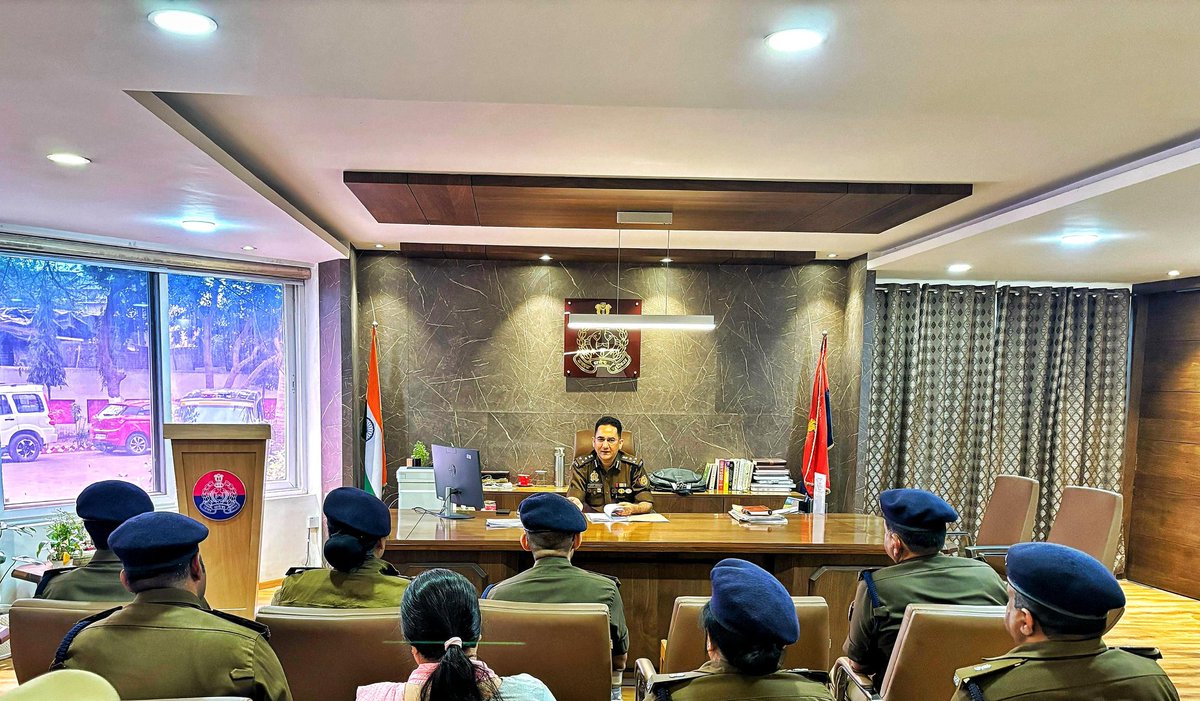 JCP L&O LUCKNOW (@lojcp) on Twitter photo आगामी दि0 02.03.2025 से प्रारम्भ हो रहे #रमजान_माह व दि0 30/31.03.2025 को मनाए जाने वाले #ईद_उल_फितर के दृष्टिगत Jt.CP L&O महोदय ने समस्त डीसीपी जोन्स/एडीसीपी जोन्स/यातायात/का0व्य0 व अन्य अधि0 के साथ बैठक कर सुरक्षा व्यवस्था की समीक्षा की एवं संबंधित को दिए आवश्यक दिशा निर्देश। आगामी दि0 02.03.2025 से प्रारम्भ हो रहे #रमजान_माह व दि0 30/31.03.2025 को मनाए जाने वाले #ईद_उल_फितर के दृष्टिगत Jt.CP L&O महोदय ने समस्त डीसीपी जोन्स/एडीसीपी जोन्स/यातायात/का0व्य0 व अन्य अधि0 के साथ बैठक कर सुरक्षा व्यवस्था की समीक्षा की एवं संबंधित को दिए आवश्यक दिशा निर्देश।