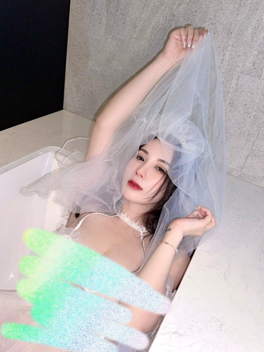 濕身的新娘還是如此的優雅 性感
但也太濕了吧🥵
https://t.co/IgS1KrDFUf https://t.co/WOSShx8cEy