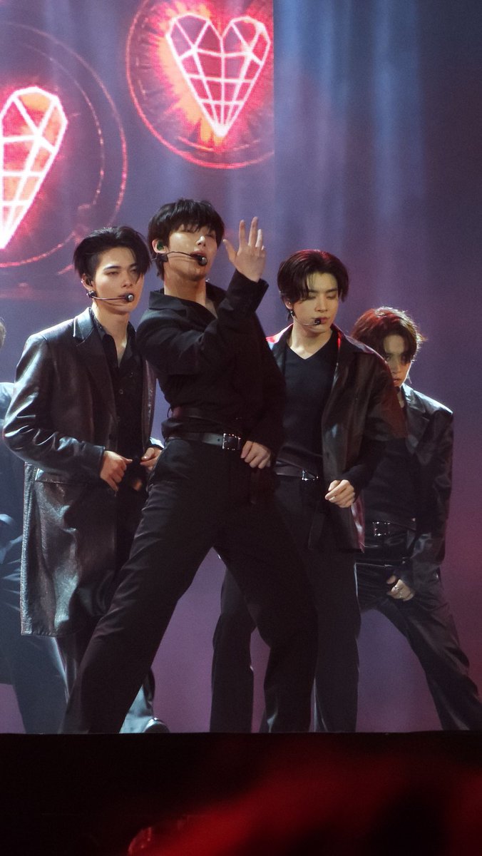 k (@lovesdyo) on Twitter photo 