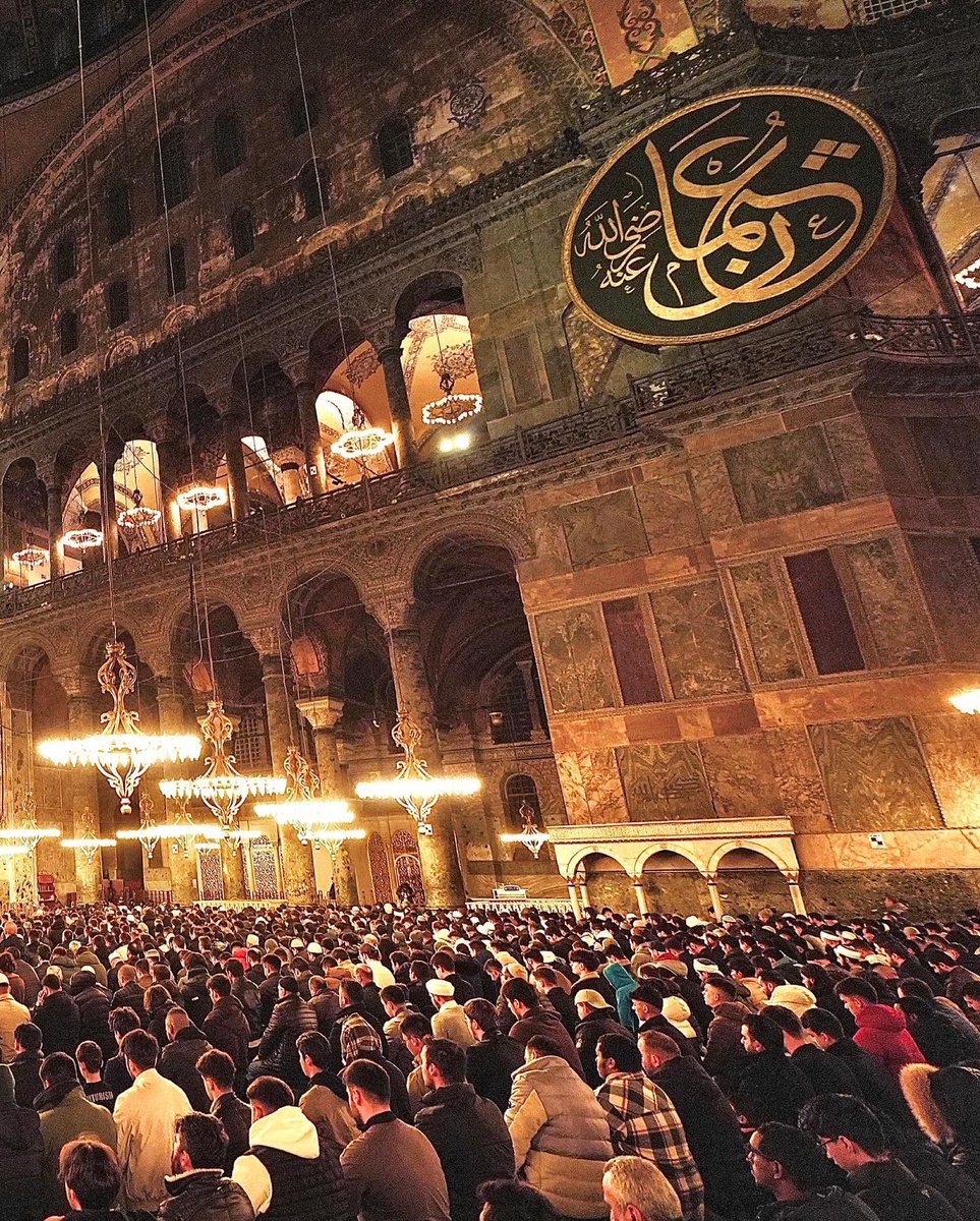 Muslim's tweet image. Taraweeh prayer at Aya Sofya in Istanbul, Türkiye 🇹🇷