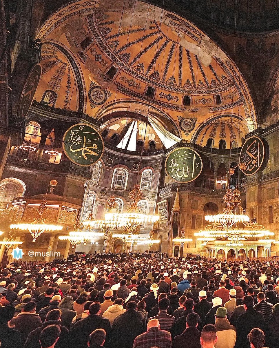 Muslim's tweet image. Taraweeh prayer at Aya Sofya in Istanbul, Türkiye 🇹🇷