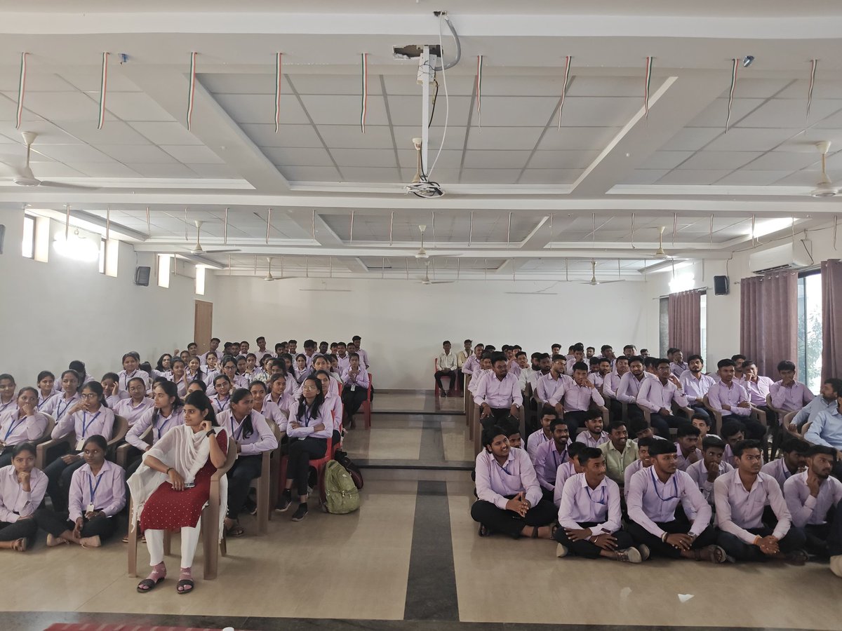AbvpDeogiri's tweet image. Pharma Vision Dondaicha Organised Seminar On Career Opportunities After Pharmacy At Ahisa College Of Pharmacy.
In This Seminar