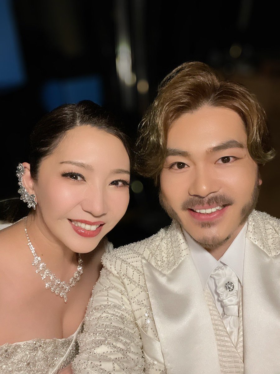 V_T_Sato's tweet image. 帝劇コンサート
「THE BEST」

瀬奈じゅんさん☆
色気のある歌声
優しくもカッコいいそのお姿
とってもとっても素敵でした♪
またご一緒出来ますように！！

#瀬奈じゅん
#佐藤隆紀
#宮野真守
#佐藤隆紀を探せ
