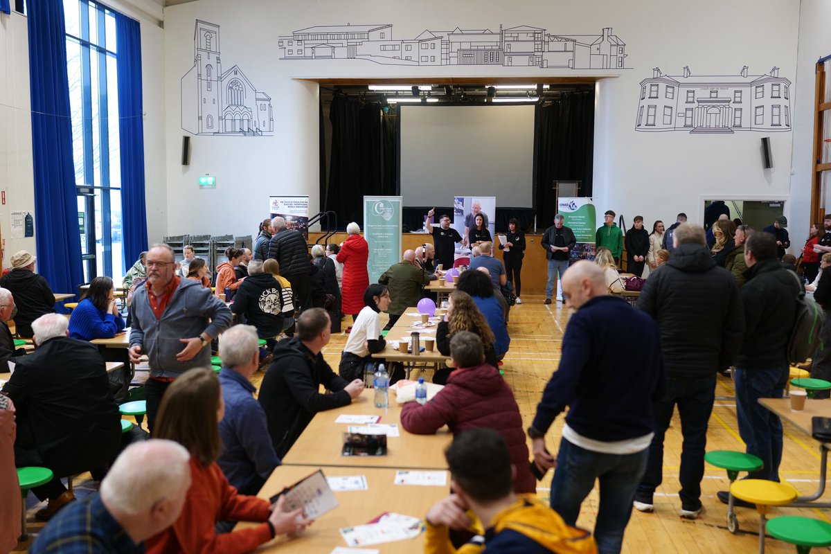 ForamnanGael's tweet image. 🤩 Teach lán ar maidin i gColáiste Feirste do Scoil Ghaeilge Mhic Giolla Fhiondáin mar chuid de #SnaG25

A great turnout here for our dianchúrsa with over 140 people ag foghlaim le chéile in memory of ár gcara, Matt 🩷