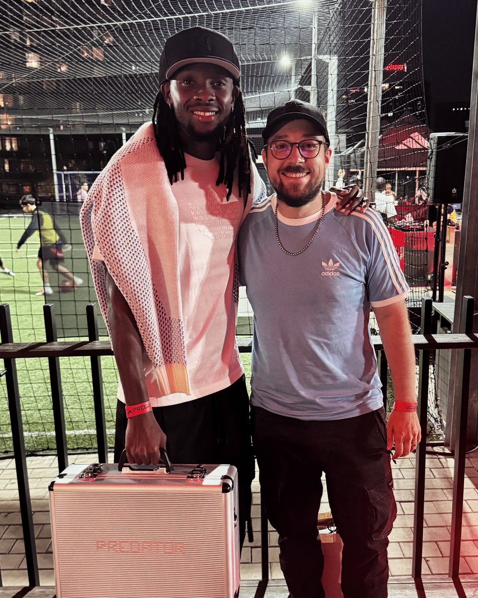 YesWeCrann's tweet image. Good to have a chat with Orlando Pirates’ @olisandah6 the other night…

Spoke about his comeback, the promise of South African football, and a young lad by the name of Fisayo Dele-Bashiru. #TeamPredator