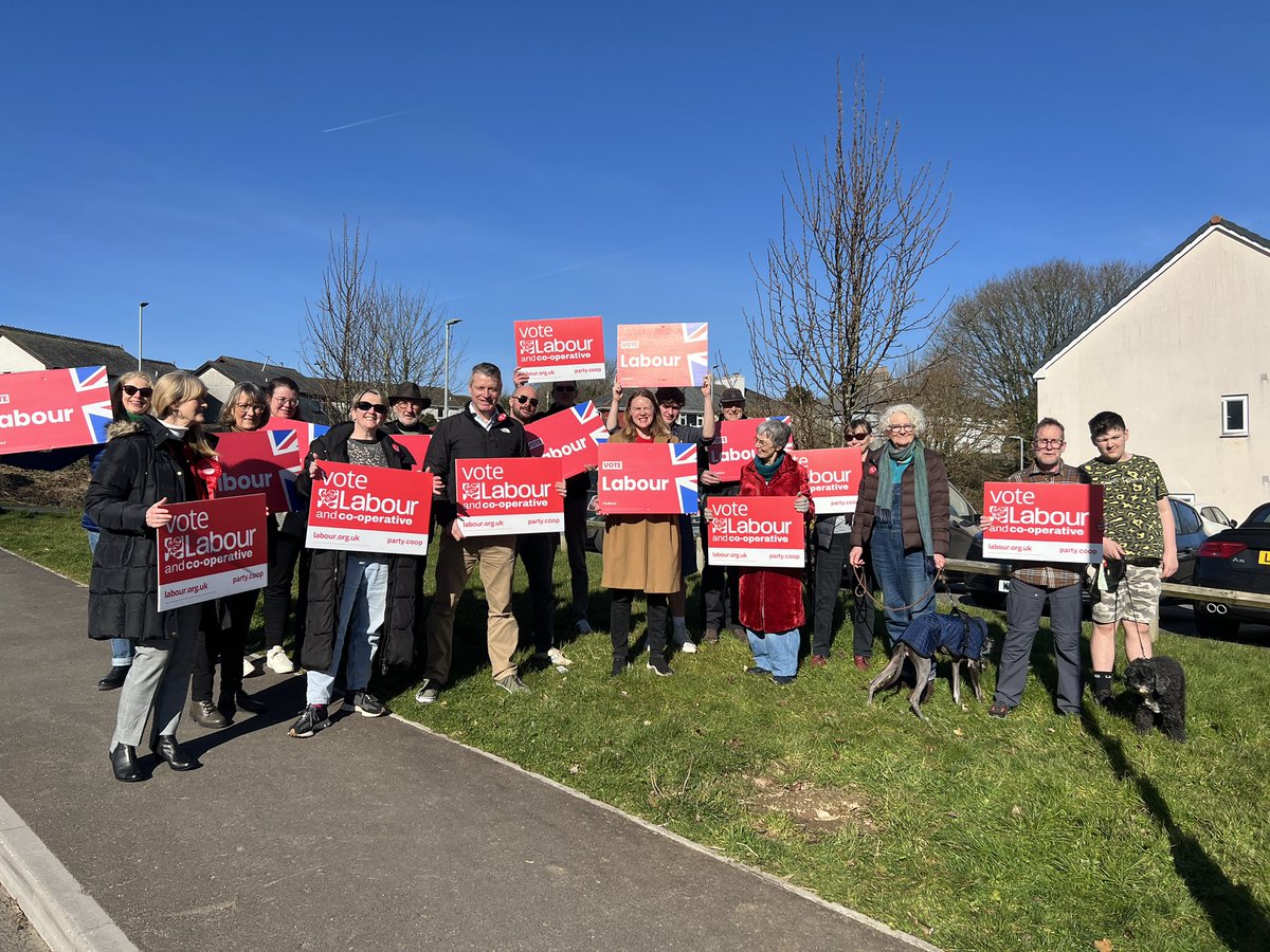 LukePollard's tweet image. With a team of @PlymouthLabour councillors I’ve travelled over the Tamar Bridge to help @annagelderd and the @SECornwallCLP team campaigning in Liskeard.

Today we’re all knocking on doors for @ladytraindriver who is Labour’s candidate here.