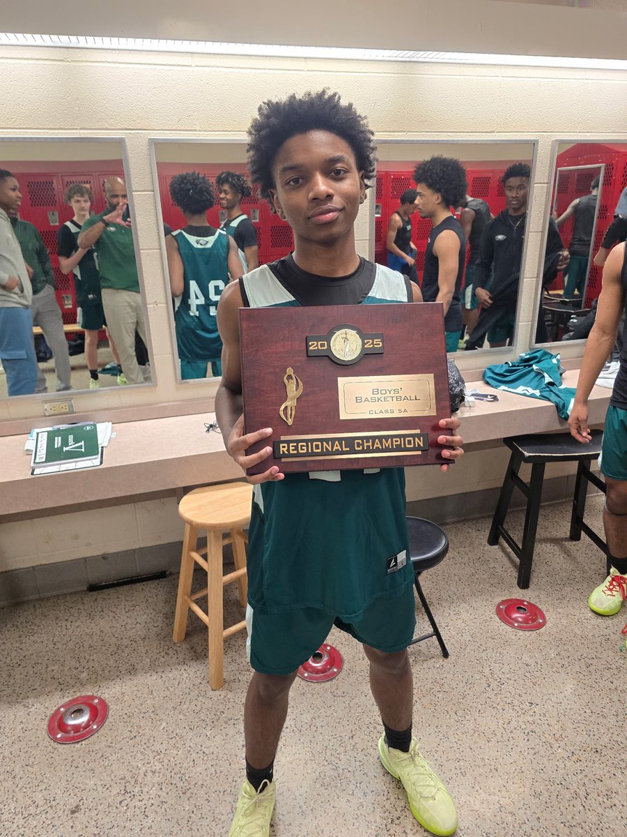 MassaiJWare's tweet photo. #REGIONALCHAMPS 🏆 #EDISONPREP #SQUAD https://t.co/pjTTOEsDME