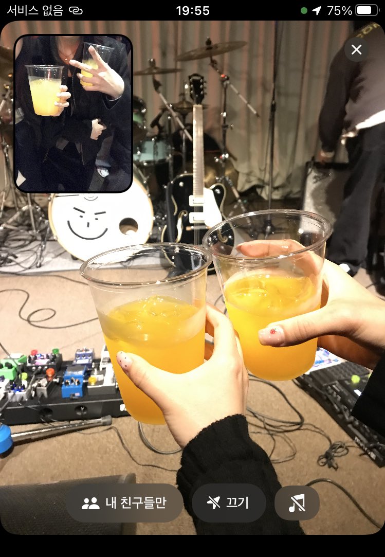 andblankball's tweet photo. 밴드의 맛 좋다 https://t.co/AWj6bkAJNx