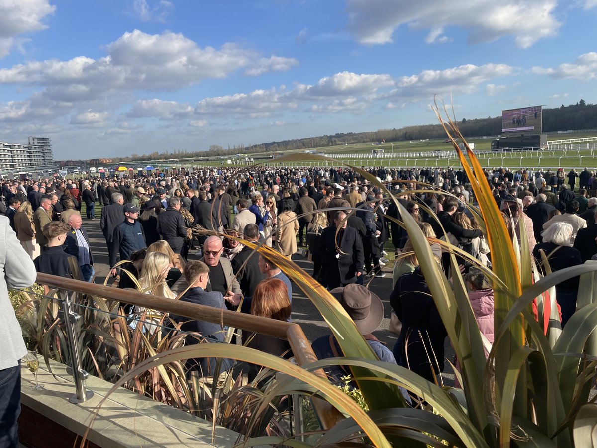 The Booby (@boobymccririck) on Twitter photo Excellent crowd <a href="/NewburyRacing/">Newbury Racecourse</a> <a href="/BetVictor/">BetVictor</a> Greatwood Gold Cup <a href="/GreatwoodHorses/">Greatwood Charity</a> <a href="/leemottershead/">Lee Mottershead</a> Excellent crowd <a href="/NewburyRacing/">Newbury Racecourse</a> <a href="/BetVictor/">BetVictor</a> Greatwood Gold Cup <a href="/GreatwoodHorses/">Greatwood Charity</a> <a href="/leemottershead/">Lee Mottershead</a>