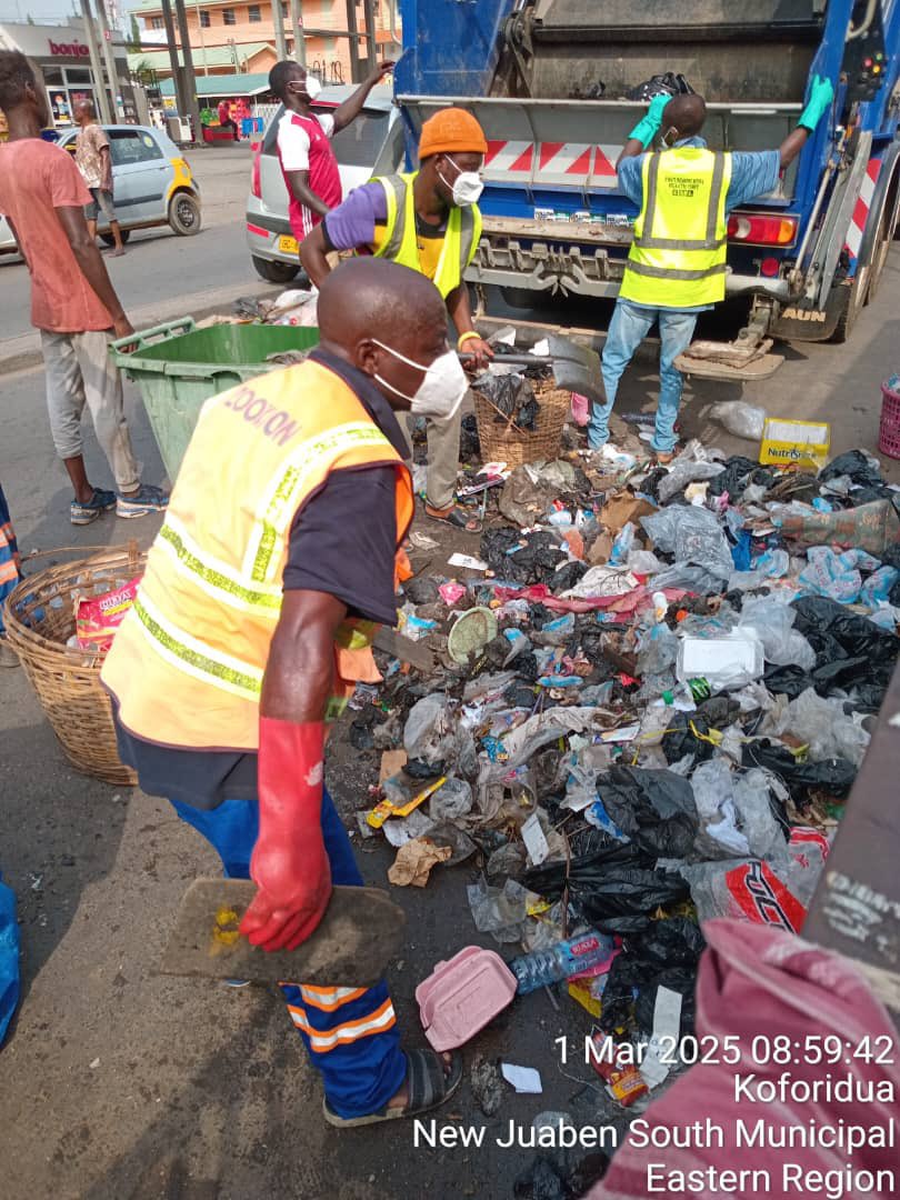 MrJaybi's tweet photo. Grab a broom, clear a gutter, save a river. Small moves, big impact. Who’s with me? #RainReady #ZoomlionInterventions https://t.co/5VXYzu7LJa