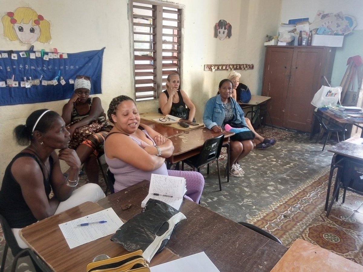 miriambor2024's tweet photo. En la institución educativa Manuel Saiz del nivel educativo primaria se desarrolló la preparación metodológica con los docentes, donde se abordaron temas relacionados con la preparación político ideológica, trabajo preventivo y calidad del proceso docente educativo @educacion1010 https://t.co/MdrfZOQqQF