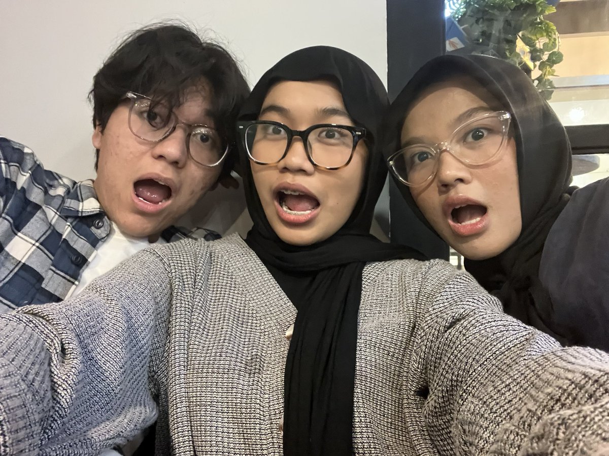 maaf guys sama dia lagi (shoutout to dira uda maw menjadi anak)