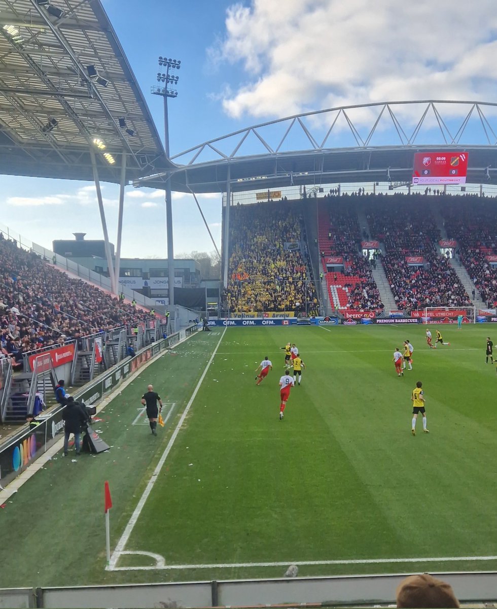 RickHopman's tweet image. Gisteren alweer 2 jaar geleden toen het uitvak niet geel maar blauw was, en ik @alfreddegraaf1 en @jansteen14 bovenop me had. Mooier gaat het hier nooit meer worden..