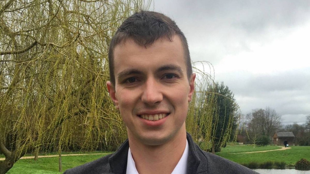 🇫🇷❌ FLASH | "On est chez nous". L’élu municipal Anton Burel a été tabassé par 6 jeunes après avoir dénoncé leurs saluts nazis et slogans racistes à un bar de Cintré. (Libération)