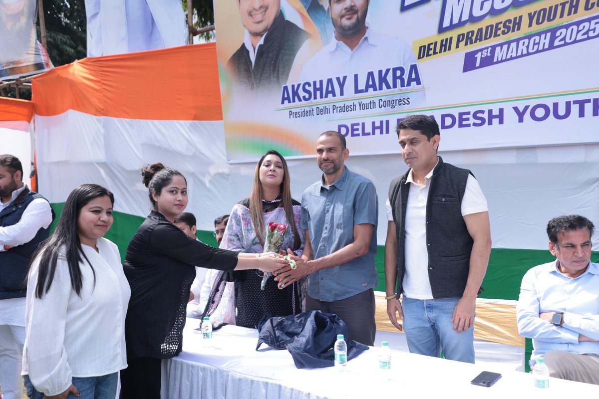 kunwar_parisha's tweet photo. Honored to have attended the IYC Delhi State meeting and warmly welcomed Shri Krishna Allavru ji, AICC Incharge IYC, and other esteemed guests! It was inspiring to see the energy and dedication of the Indian Youth Congress team. #iyc #Congress https://t.co/16gvck0wOl