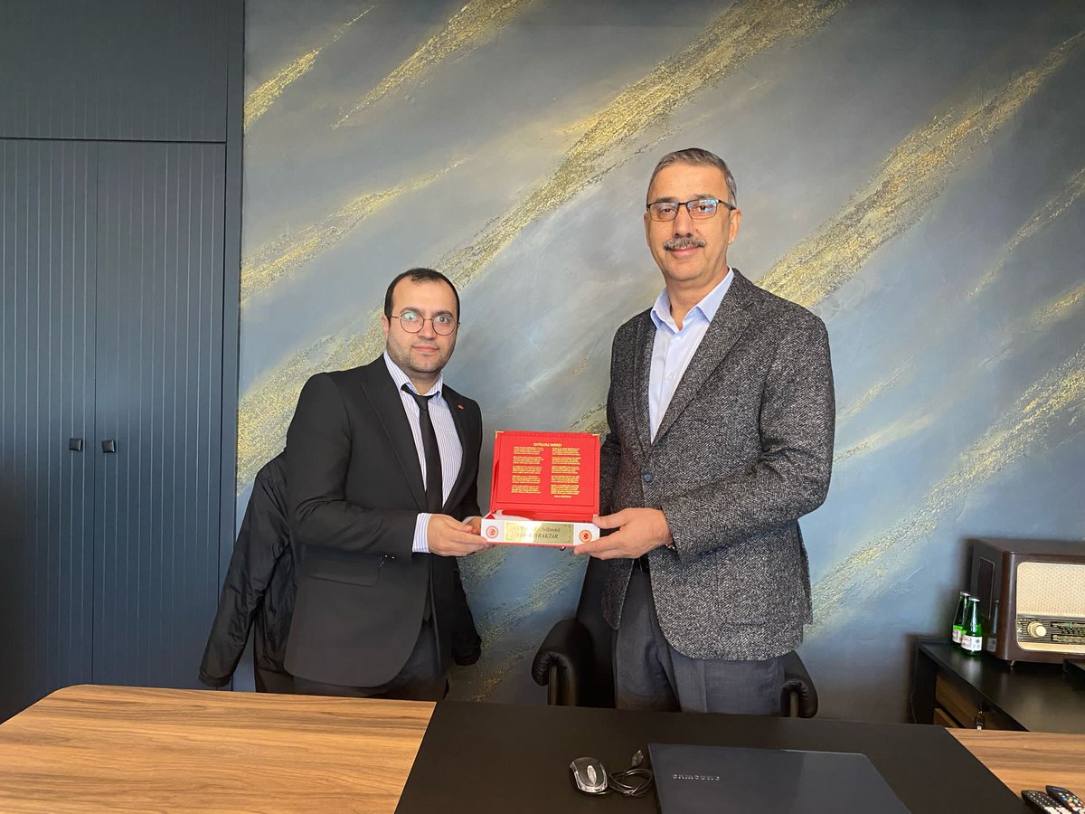 Gelir Uzmanları Platformu (<a href="/GelirUzmanlar/">Gelir Uzmanları</a>) Yönetimi olarak Selim DURMUŞ (<a href="/SelimDURMUS/">Selim DURMUŞ 🇹🇷</a>) ve İlyas KANAT (<a href="/KanatlIlyas/">ilyas</a>) Sakarya Milletvekili Sayın Lütfi BAYRAKTAR'ı <a href="/LBayraktar54/">Lütfi Bayraktar</a>) ziyaret edip, Vergi Haftasını kutlayıp, Merkez/Taşra Uzmanı mücadelemizde desteği için teşekkür ettik.