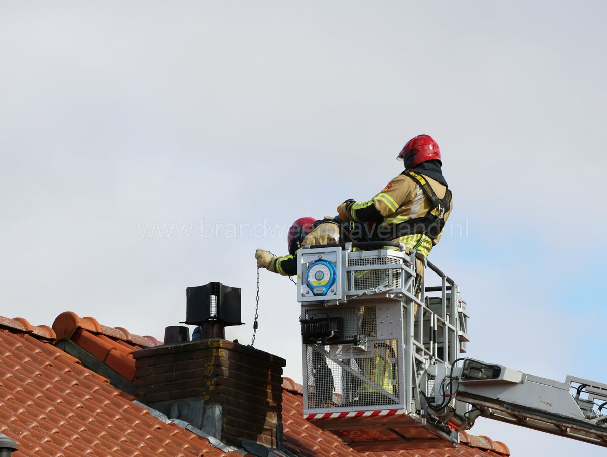 Schoorsteenbrand op de Herenweg in Ankeveen