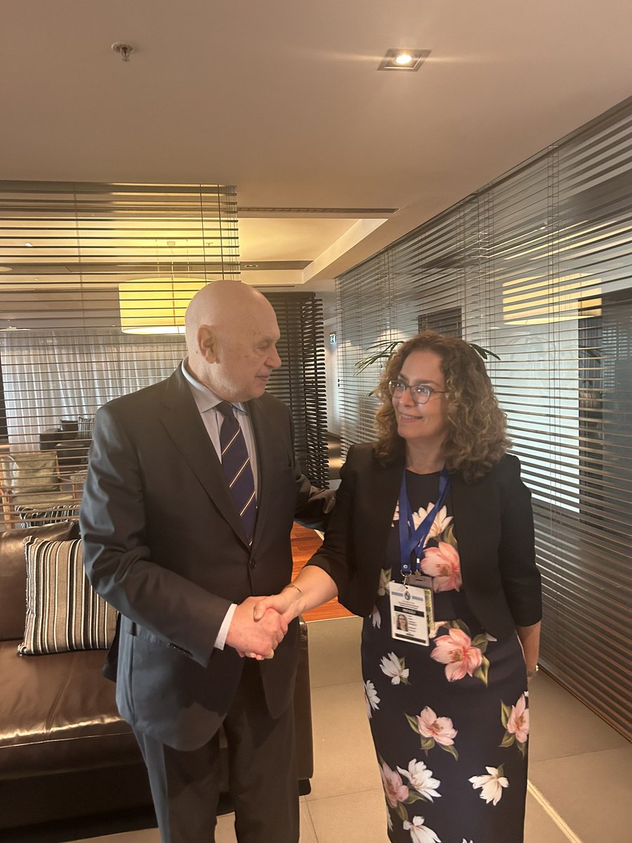 Una cálida bienvenida en Uruguay hoy uno de marzo al Ministro de la Justicia Carlo Nordio, representante de Italia a la cerimonia de Transmisión del Mando Presidencial. 

Las relaciones entre 🇮🇹 y 🇺🇾 son más fuertes que nunca.