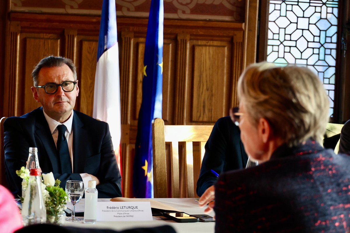 AMF62 (@62_amf) on Twitter photo 🤝🏻 Échanges constructifs avec <a href="/Elisabeth_Borne/">Élisabeth BORNE</a>, Ministre de l’<a href="/education_gouv/">Ministère Éducation nationale</a> sur une nouvelle méthode de travail entre élus locaux et Éducation nationale pour mieux préparer la carte scolaire chaque année. #Éducation #Territoires 🤝🏻 Échanges constructifs avec <a href="/Elisabeth_Borne/">Élisabeth BORNE</a>, Ministre de l’<a href="/education_gouv/">Ministère Éducation nationale</a> sur une nouvelle méthode de travail entre élus locaux et Éducation nationale pour mieux préparer la carte scolaire chaque année. #Éducation #Territoires