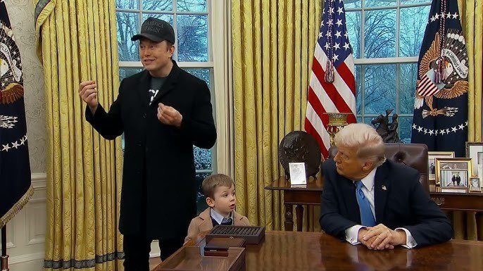 AB__Dictionary's tweet image. Why don’t you wear a suit?! You’re in the highest level of this country’s office and you refuse to wear a suit. Do you own a suit?!