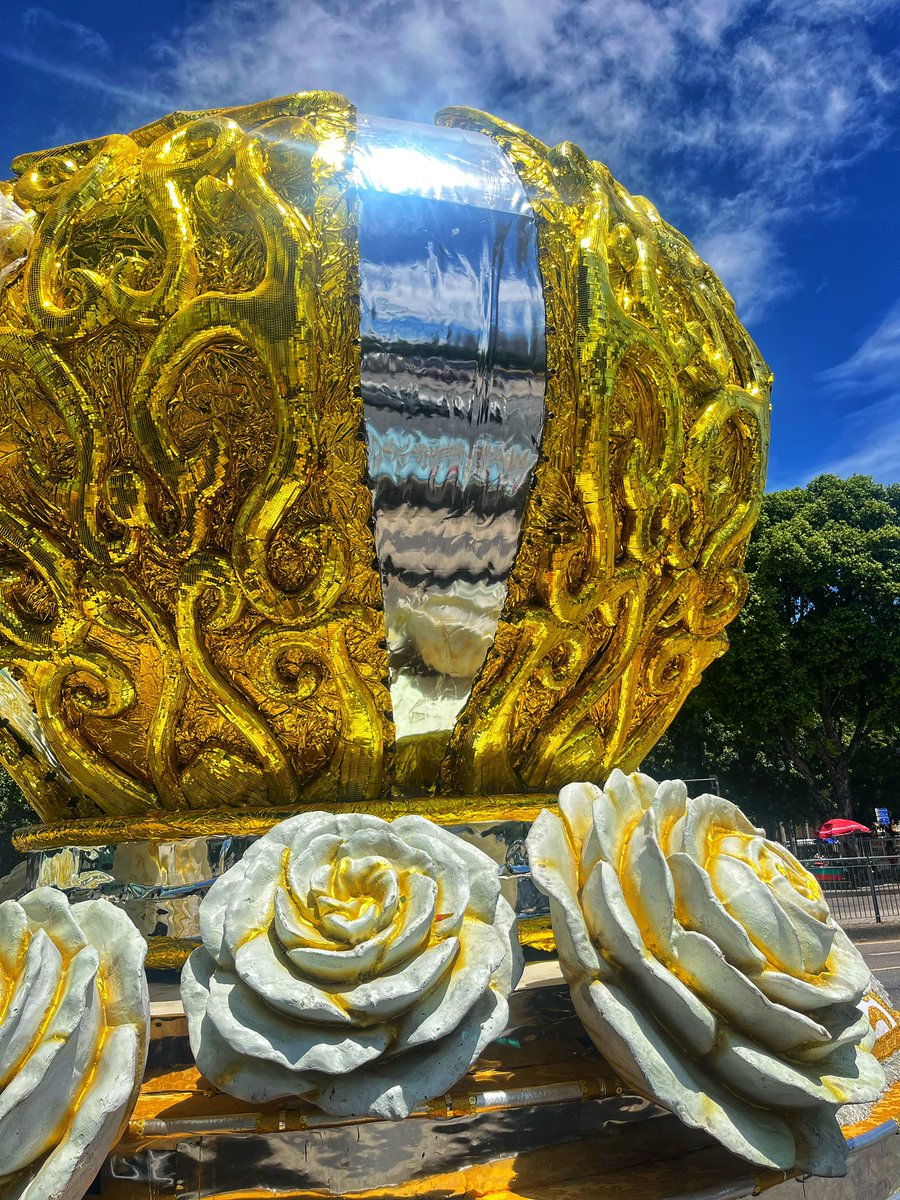 arrobanatorj's tweet photo. O que espanta miséria é festa. https://t.co/kis2v0zSdd