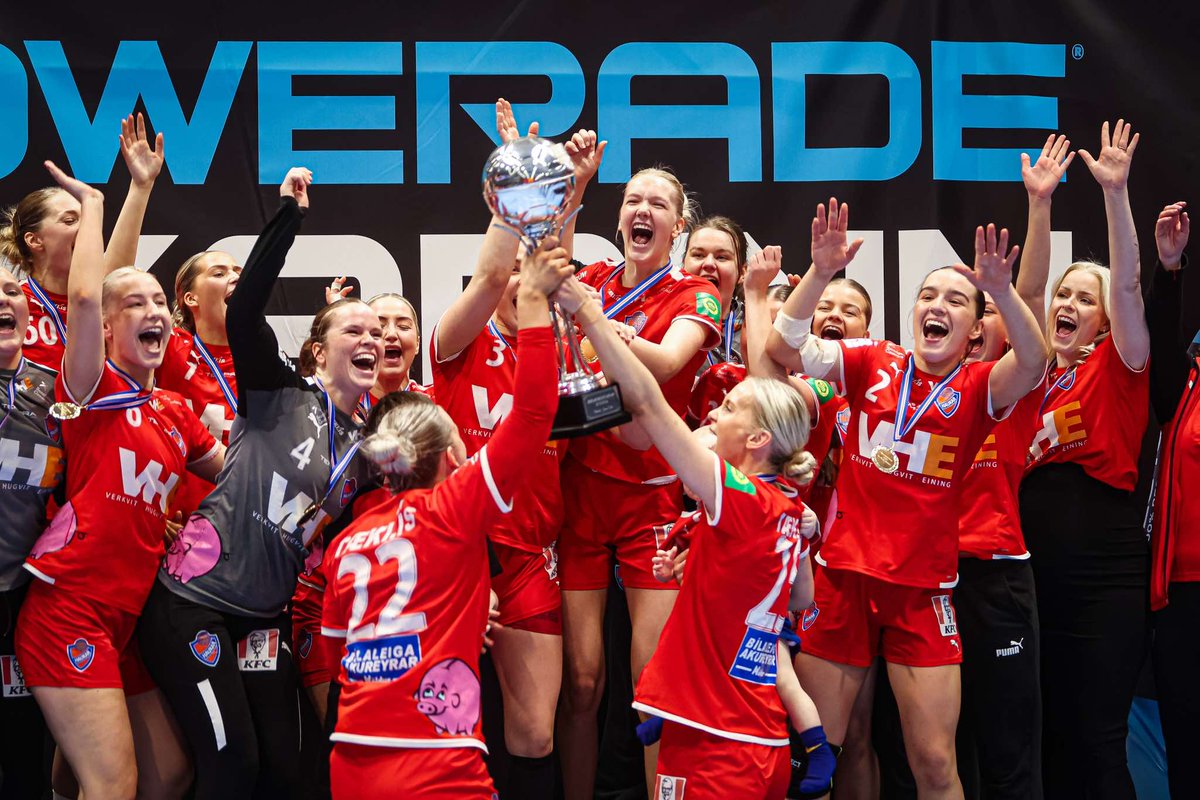 Poweradebikarinn | Haukar bikarmeistarar

Haukar urðu í dag Powerade bikarmeistarar kvenna eftir 25 – 20 sigur gegn Fram. Með sigrinum tryggðu Haukastúlkur sér fyrsta bikarmeistaratitil sinn í kvennaflokki í 18 ár. 

Til hamingju Haukar!!

#poweradebikarinn #handbolti