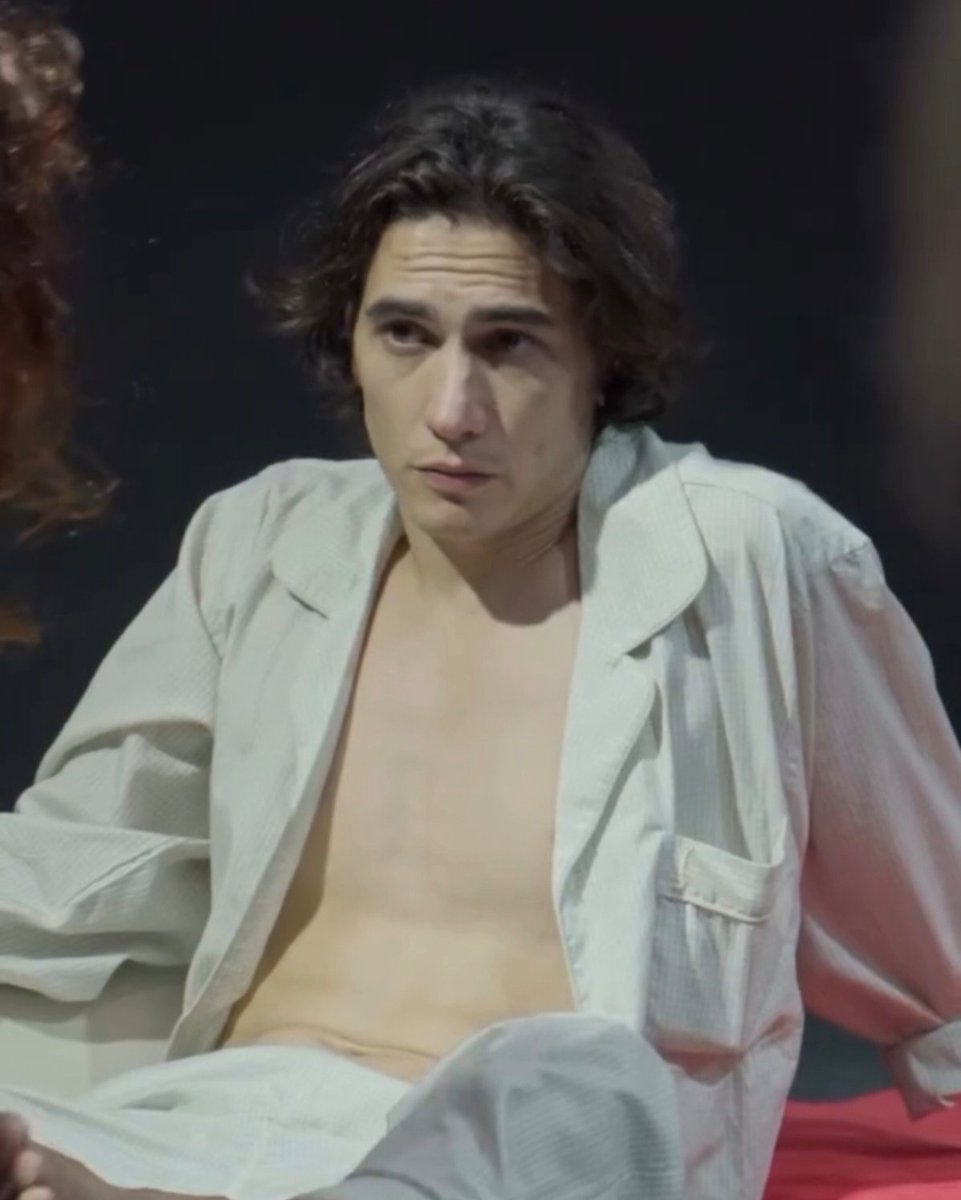 mooncatsgarbage's tweet image. no words