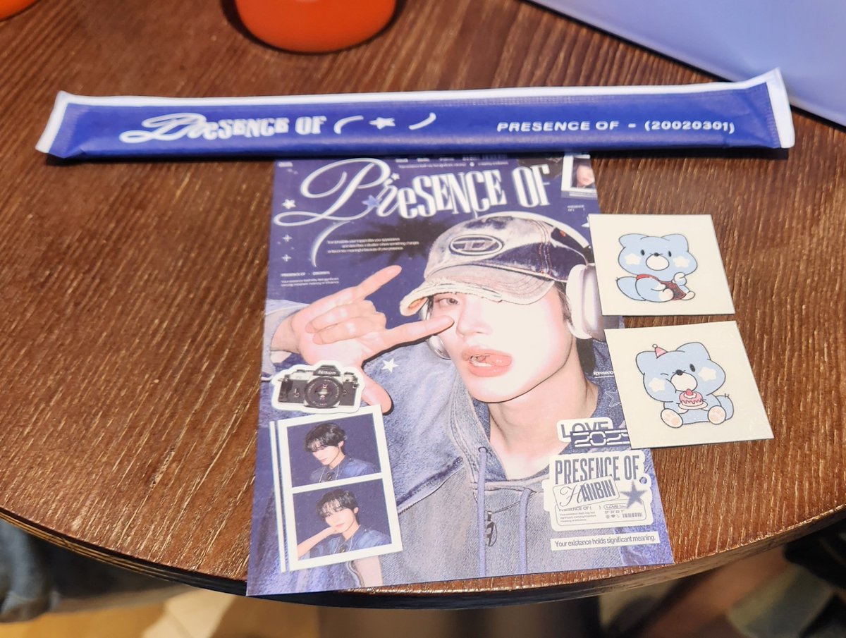 goyangiprince's tweet photo. waited three hours for hanbin birthday haidilao....🥹
#이븐 #EVNNE #박한빈 #PARKHANBIN #presence_of_ https://t.co/zdk1U8CLYT