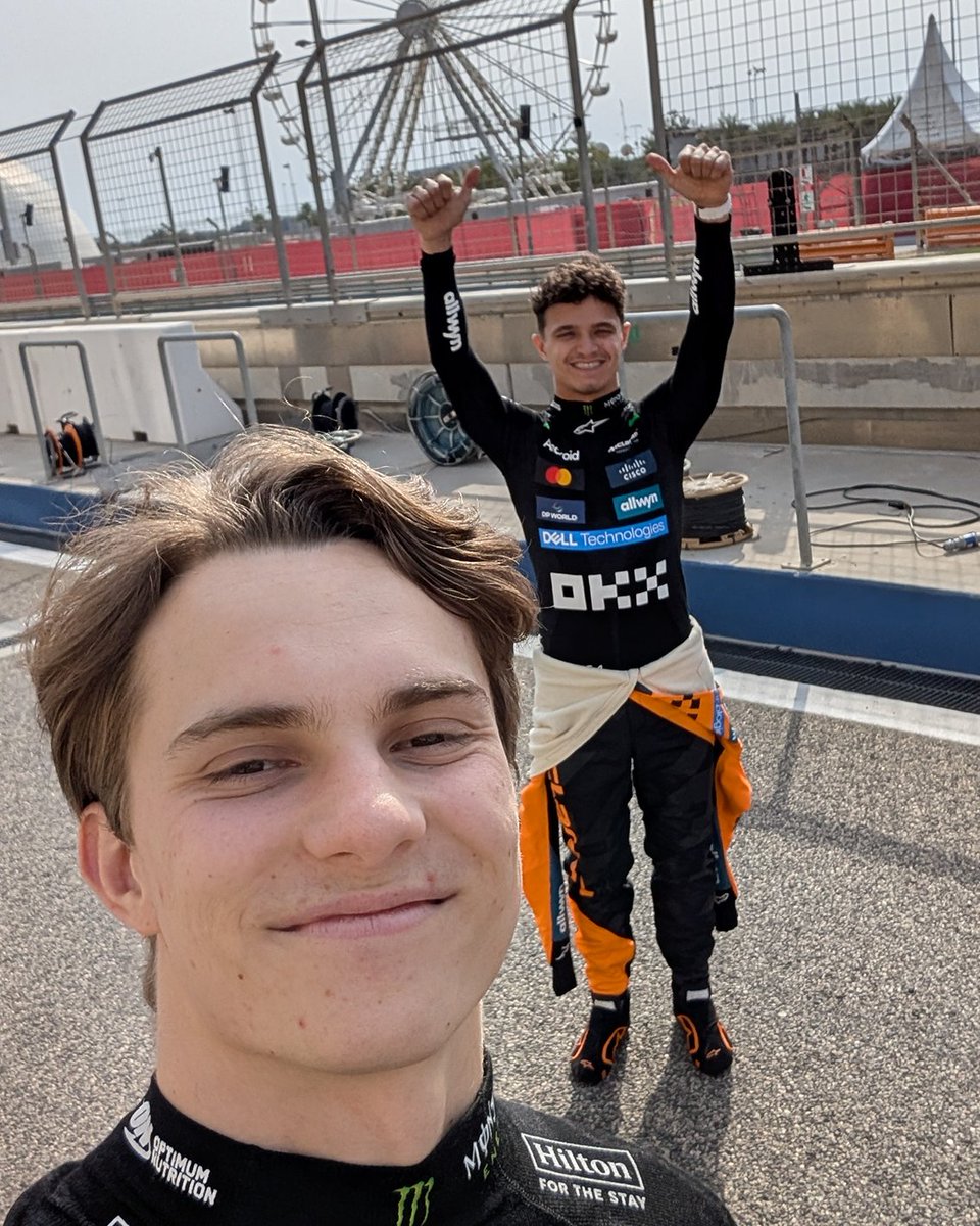 Selfie check in the pit lane 🤳