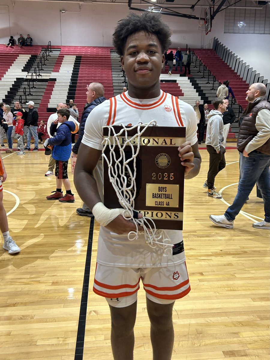1st regional championship in 17 years! So proud of these <a href="/HerseyBball/">Hersey Boys Basketball</a> boys and <a href="/kyirwin_/">Kyle Irwin</a> 🧡🤎🏀