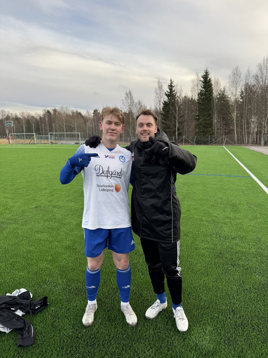 Första träningsmatchen för säsongen 2025 är avklarad och slutar med seger 2-1. Efter en tveksam straff får Tibro hål på oss, men annars står vi för en stabil match som vi rättvist vinner⚽️🔵⚪️ 

Målskyttar: Hugo &amp; Bohman