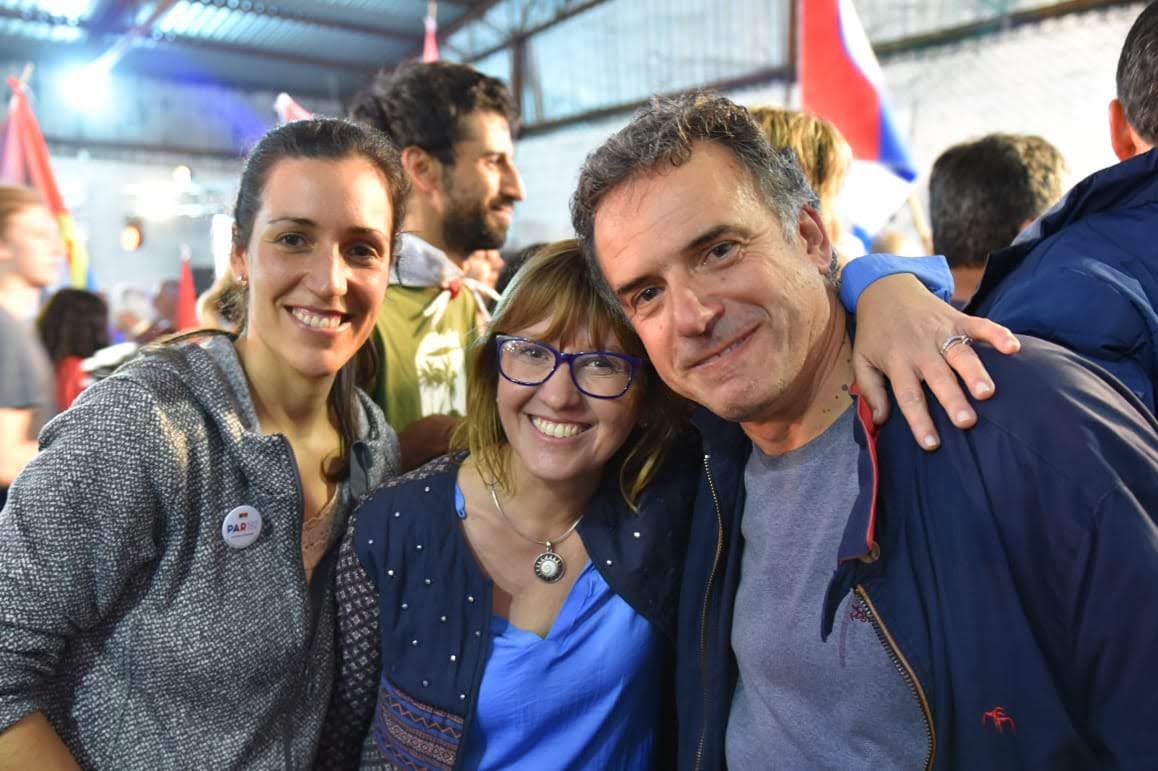 Cemelis's tweet photo. Ni pensar que estaba al lado de semejantes cros que tendrían el futuro que hoy tienen para todas y todos los uruguayos desde Presidencia y MSP

Felicitaciones a todo el equipo de gobierno, que soplen buenos vientos de esperanza para nuestro querido país✌🏻🇺🇾

Foto: Maldonado, 2019 https://t.co/WOhLPKAfml