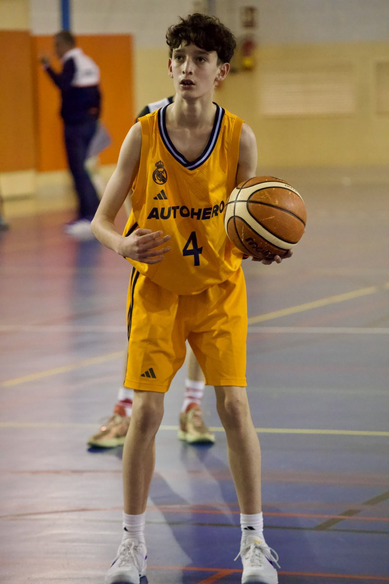 👋 ¡Ya está la tarde en juego!

Comienzan los cruces en categoría masculina y la emoción ya se siente en todos nuestros pabellones.

¡Vamos a por una tarde entretenida!

🔵🟠 #TCCB2025