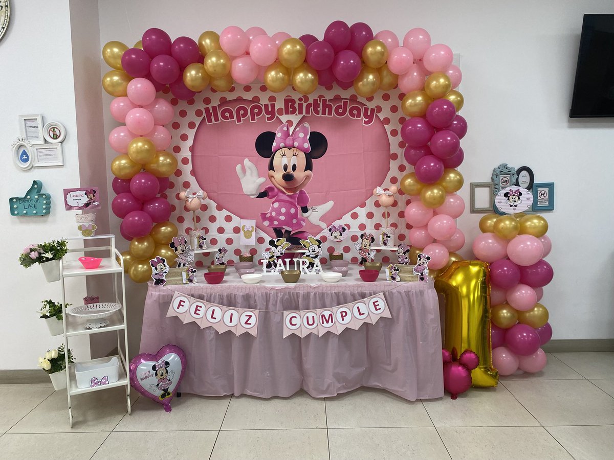 FunInsideParty's tweet photo. El primer añito siempre es especial, así que Laura tuvo una fiesta espectacular 🎉🎂. Decoración minnie con un estilo personalizado de colores armonizado con el resto del local, felicidades pequeña🤗 #CumpleañosLaura #funinside #funinsideparty #decoracionesfuninside #eventos https://t.co/81SPX6GZdj