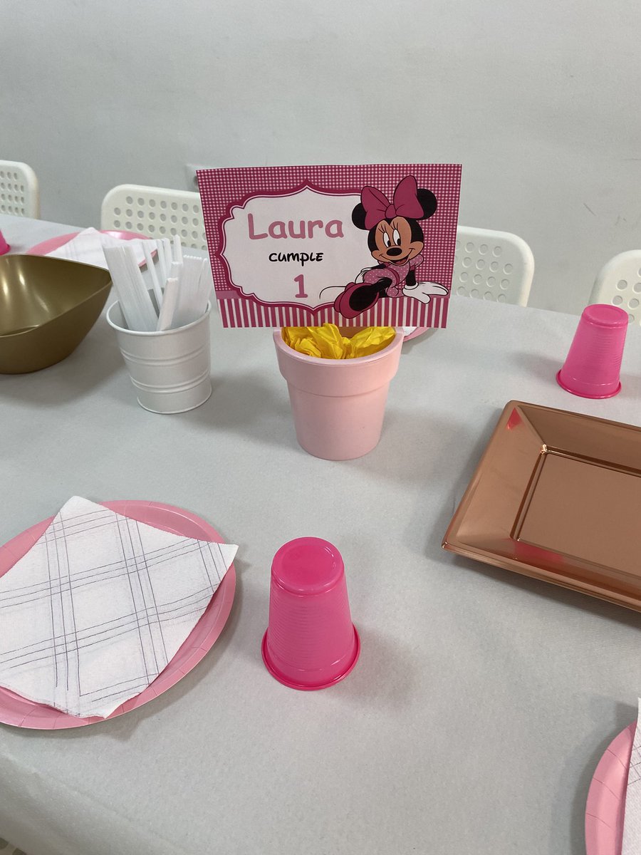 FunInsideParty's tweet photo. El primer añito siempre es especial, así que Laura tuvo una fiesta espectacular 🎉🎂. Decoración minnie con un estilo personalizado de colores armonizado con el resto del local, felicidades pequeña🤗 #CumpleañosLaura #funinside #funinsideparty #decoracionesfuninside #eventos https://t.co/81SPX6GZdj