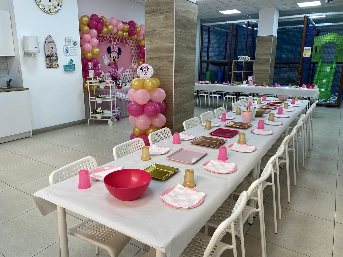 FunInsideParty's tweet photo. El primer añito siempre es especial, así que Laura tuvo una fiesta espectacular 🎉🎂. Decoración minnie con un estilo personalizado de colores armonizado con el resto del local, felicidades pequeña🤗 #CumpleañosLaura #funinside #funinsideparty #decoracionesfuninside #eventos https://t.co/81SPX6GZdj
