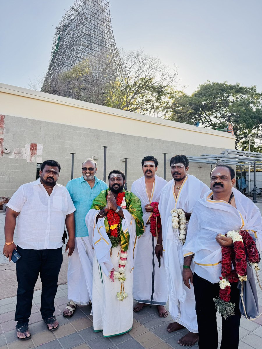 SuryahSG's tweet photo. #திருச்செந்தூர் அருள்மிகு சுப்பிரமணியசுவாமி தரிசனம் !

ௐ கருணைக் கடலே கந்தா போற்றி!

ௐ #Tiruchendur Darshan today. https://t.co/yJPaN78ezI