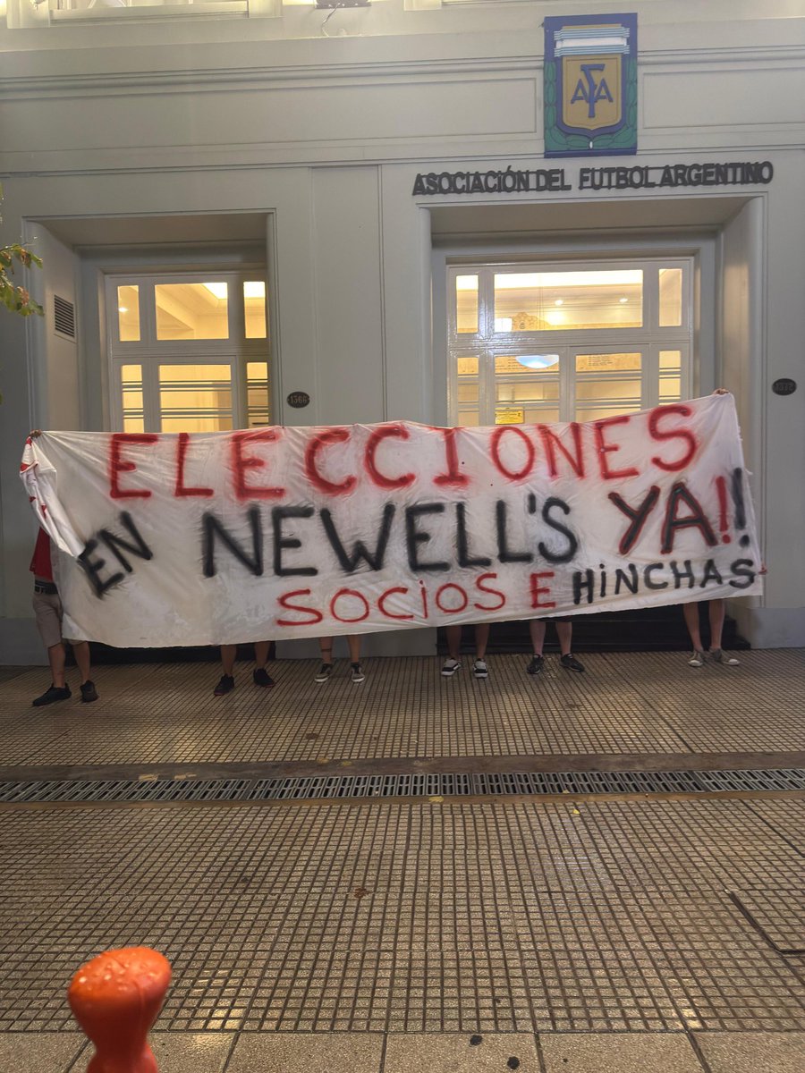 cabrerahercap's tweet photo. ATENCIÓN: banderas en AFA https://t.co/kZrppgfZaM