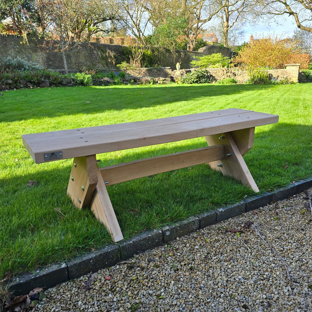 BarnMiddle's tweet image. Oak Backless Garden Bench | Handmade | Rustic Outdoor Seating | 1.2 m tuppu.net/b79f81f2 #MiddleBarnWoodwork #Etsy #CompactSize
