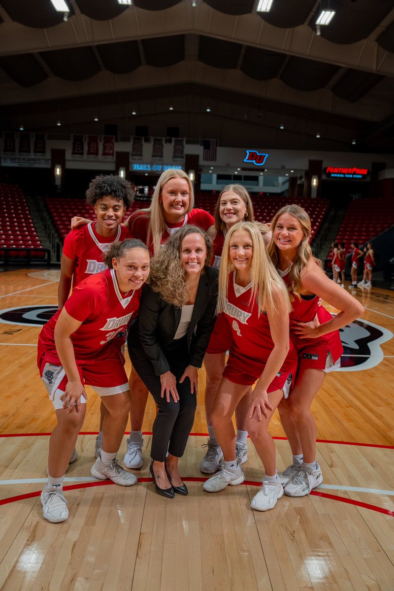 What a special group of seniors. They have done some pretty great things on the court but what I love the most is the laughs, the relationships, and the memories they have given me over the last two years. 

Last ride in the ‘O’, but still a lot of 🏀 left to play! 🐾