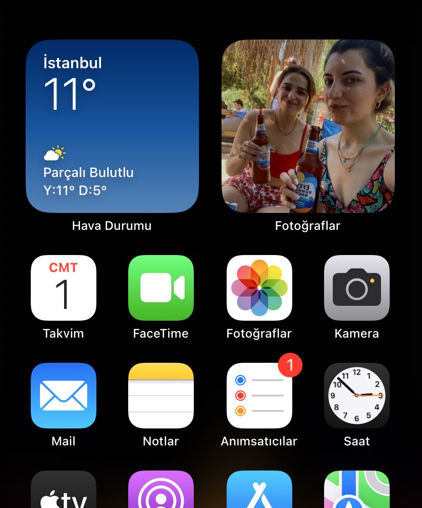 Bu ayfonun insanı durduk yere duygulandırması🥹 iki sene önce bacımla serinlemeye çalışırken❤️ <a href="/asenakoyuncuu/">Asena</a>