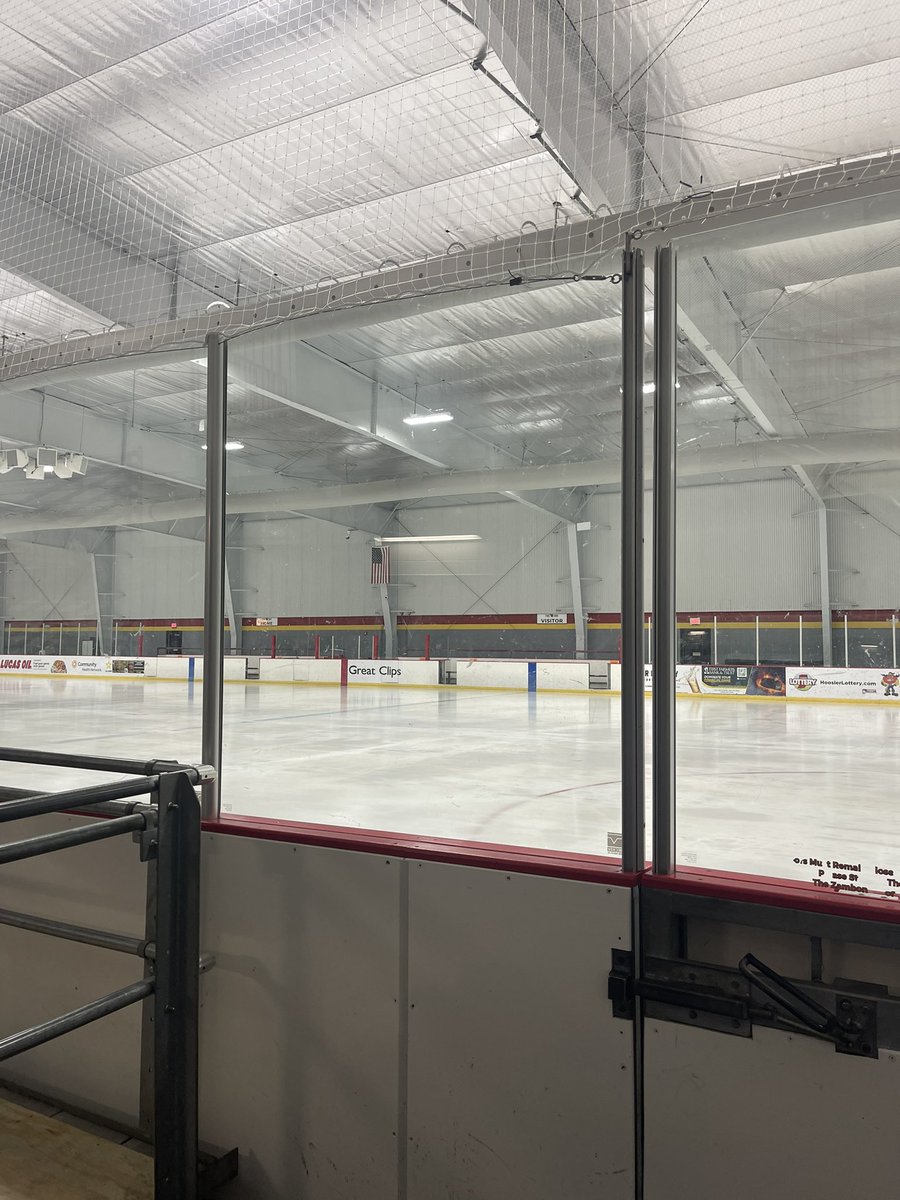 Hanging with the raisin girls tweet media