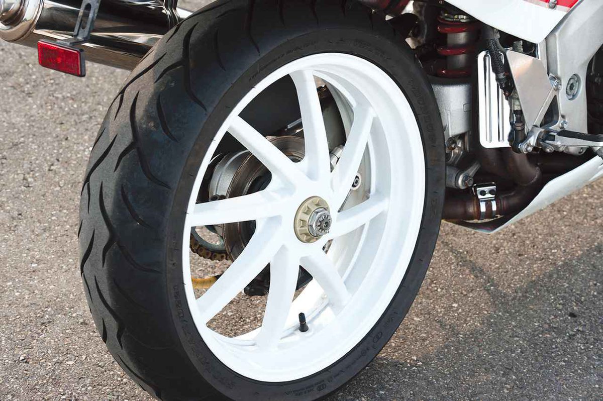 Accela@バイク記事紹介 tweet media