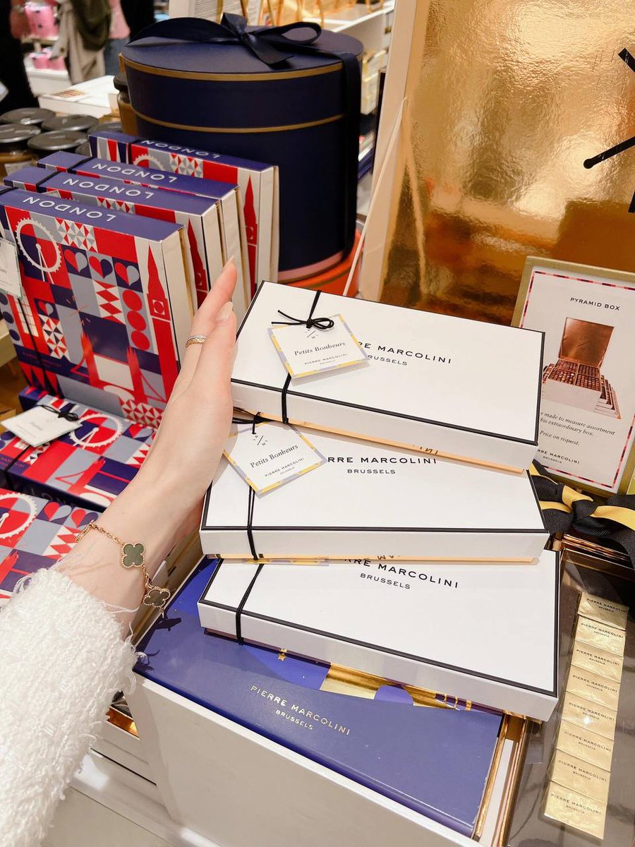 SilverthorneEsq's tweet photo. Saturday shopping spree! 🛍️✨ I'm happy to find what I really want. https://t.co/Q7gdxUlgZ9