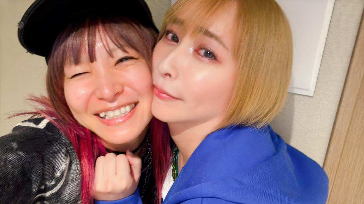 LiSA_OLiVE's tweet photo. エイルおかえり
@eir_ruru2 

どんな時も待ってたフロアのみんなの愛情と信じてステージに戻ってきたエイルの気持ちがつながってて泣いた。
私がいうの変だけど、待っていてくれたエイルファンのみんなありがとう。
それからエイルはまたステージ帰ってくるためにがんばってくれてありがとう。 https://t.co/ajnhWkiyHh