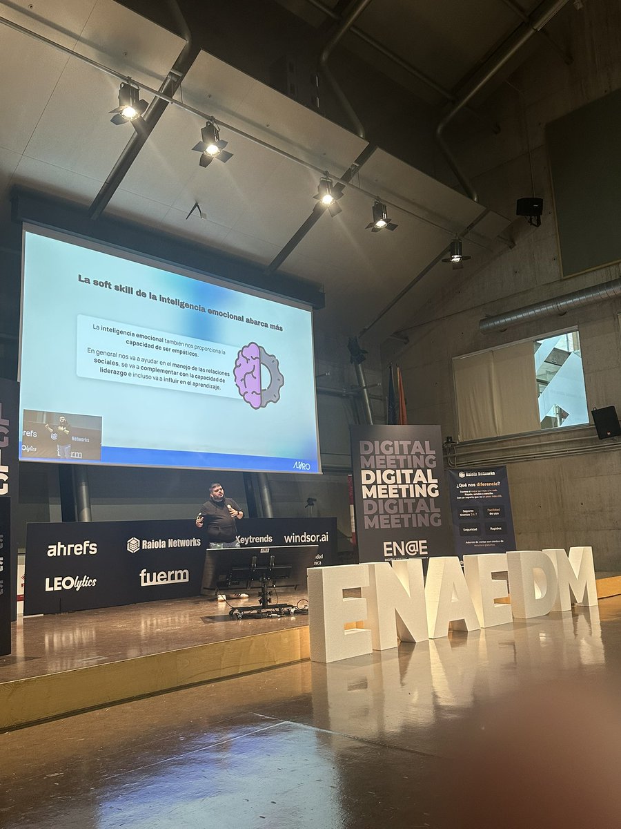 #ENAEDM25 <a href="/ENAEbusiness/">ENAE Business School</a>  #ÁlvaroFontela fundador de <a href="/RaiolaNetworks/">Raiola Networks</a> clase magistral de emprendimiento y las habilidades fundamentales para triunfar