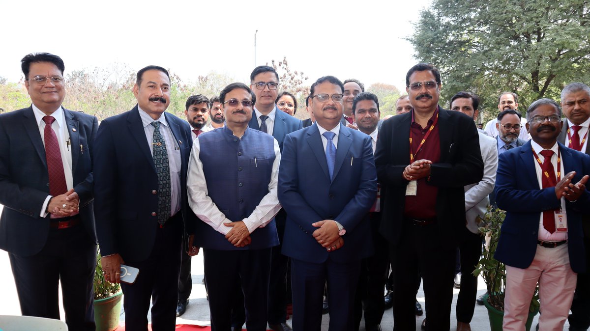 pnbindia's tweet photo. Sh. Bibhu Prasad Mahapatra interacted with SHG members and PMFME beneficiaries, reaffirming PNB’s commitment to financial inclusion and women empowerment. (2/2)

#FarmerSupport #AgricultureLoans #AvailNow #Banking #PNB https://t.co/AHCp88Jsfj