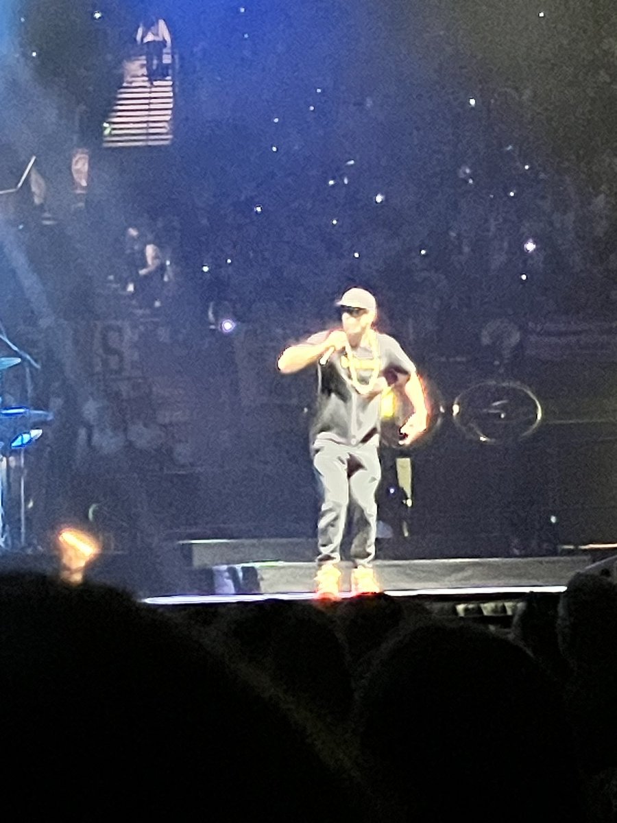 kellymcmaster4's tweet image. Huge thanks to @MrScottHead @mrsndelo @MrsR_McGeown for taking care of K and giving her another opportunity to experience a magical time at @YVconcerts last night.